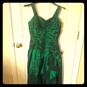 Green satin dress, size 6. Super cute and comfy!